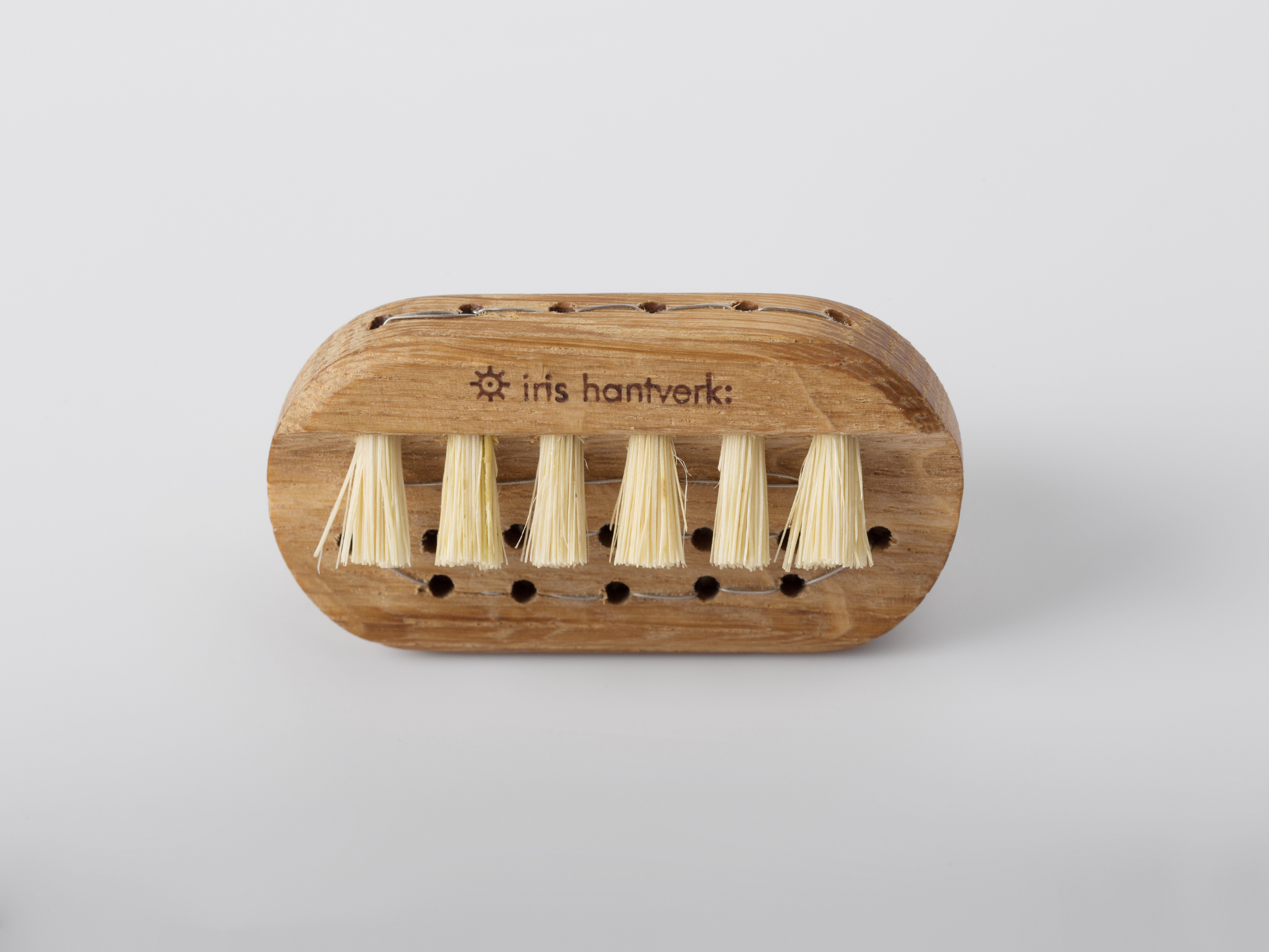 Iris Hantverk Nagelbürste mini aus Holz und Tampico-Fibre