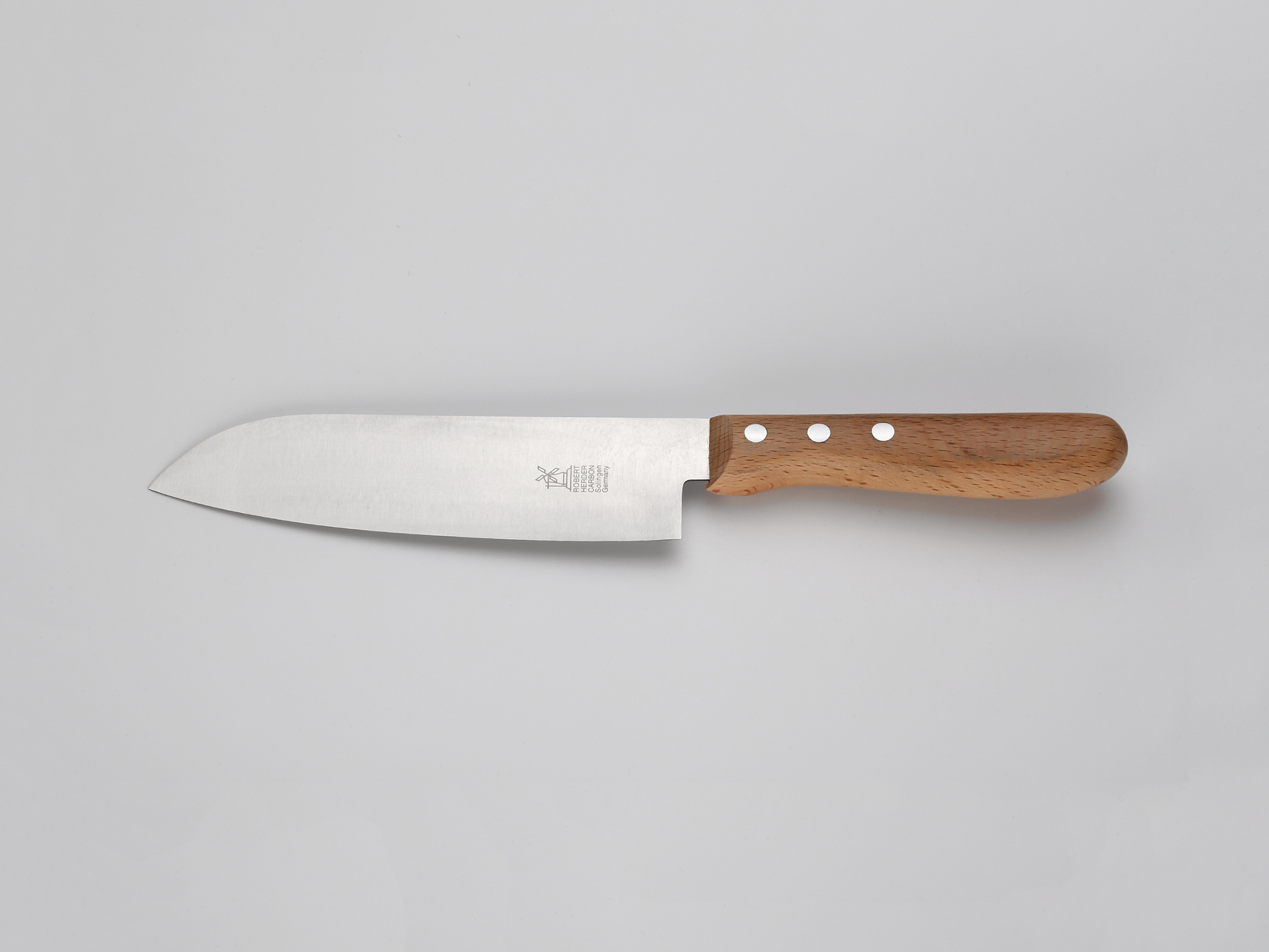 Kochmesser Santoku Linke seitliche Ansicht eines Santoku Kochmessers der Marke Windmühlenmesser. Das Modell trägt den Titel „Kochmesser Santoku“