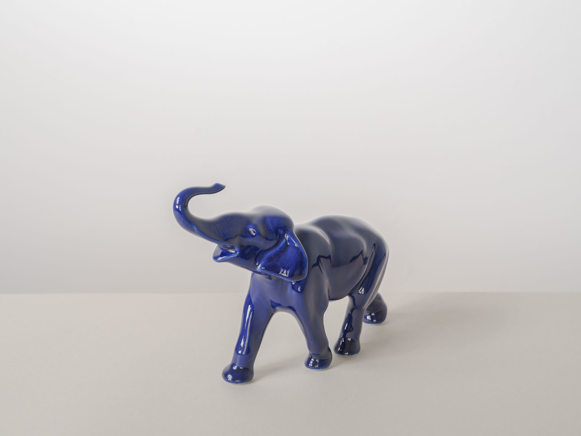 Porzellan-Elefant