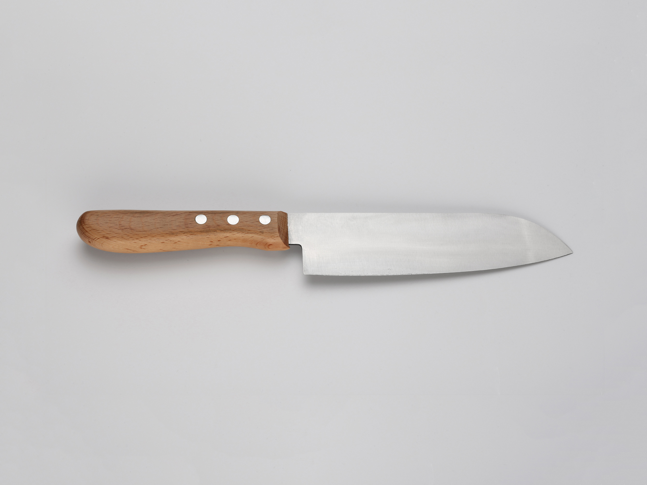 rechte seitliche Ansicht eines Santoku Kochmessers der Marke Windmühlenmesser. Das Modell trägt den Titel „Kochmesser Santoku“