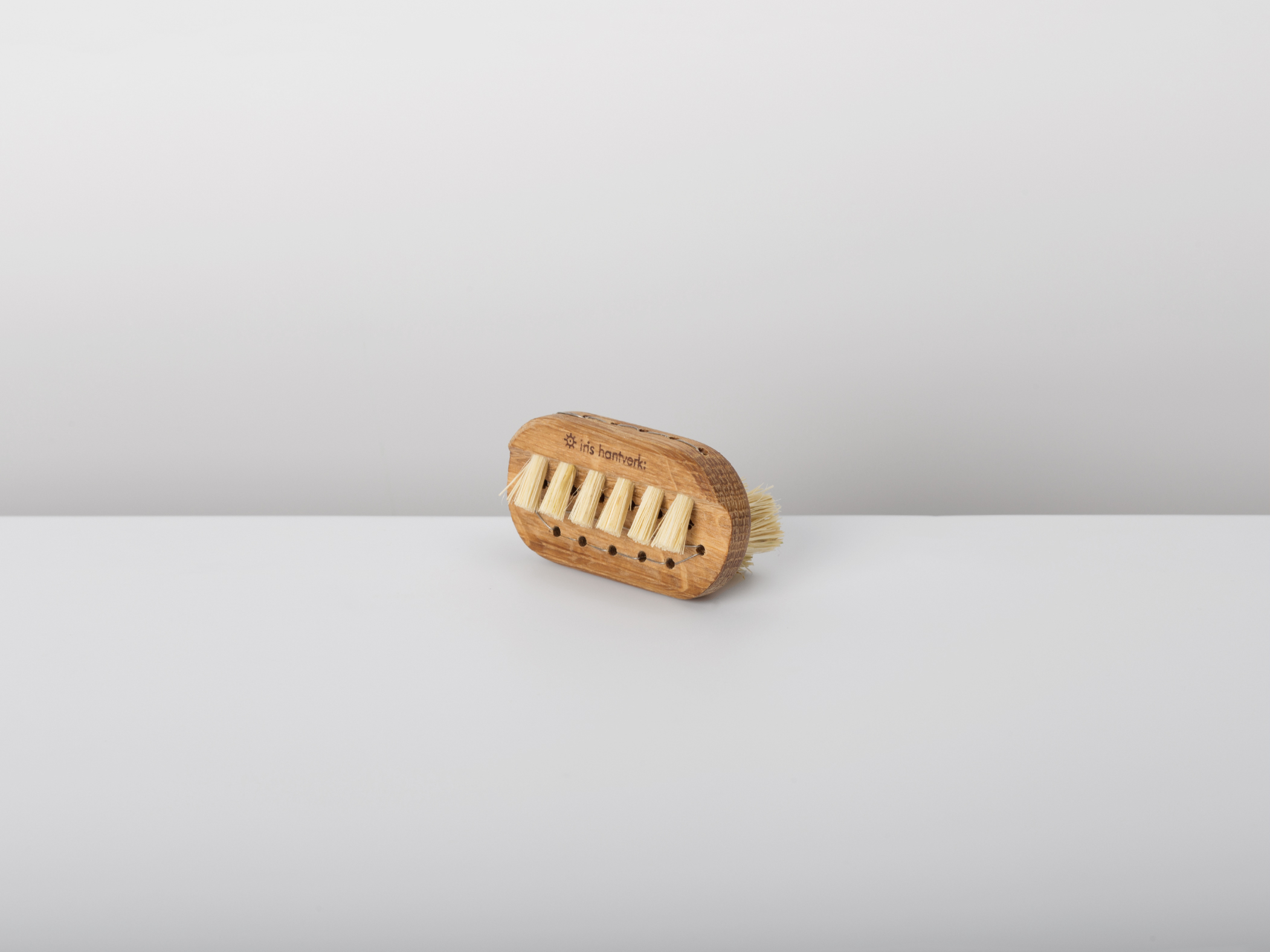 Iris Hantverk Nagelbürste mini aus Holz und Tampico-Fibre
